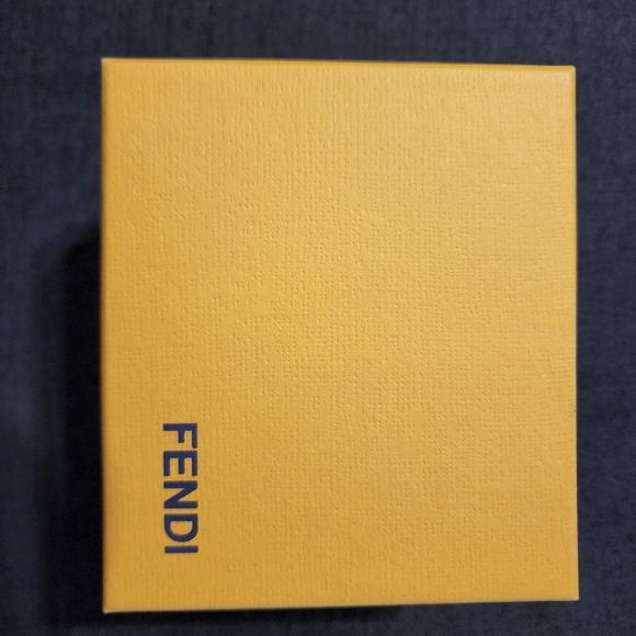 Fendi box - Picture 1 of 2